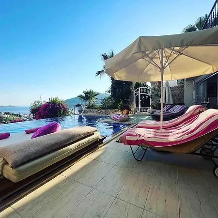 Villa Gemelli Spectacular Views 5 Sleeps 10 *